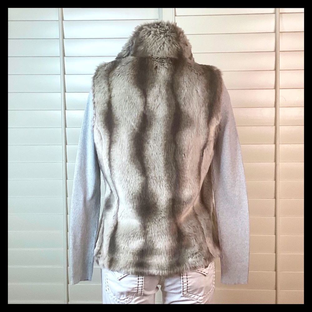 KRISIN BLAKE Reversible Faux Fur Vest - Picture 5 of 12